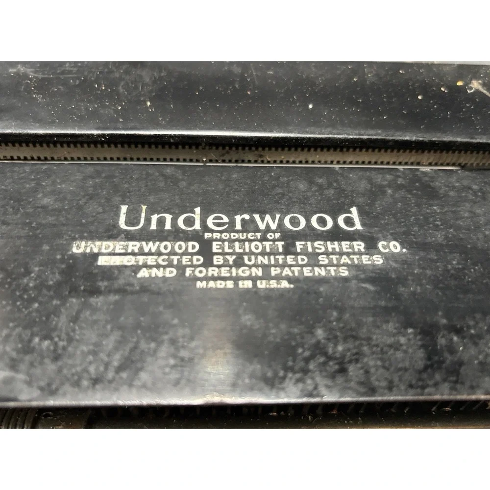 Antique Portable Underwood Manual Typewriter w/ Hard Carry Case